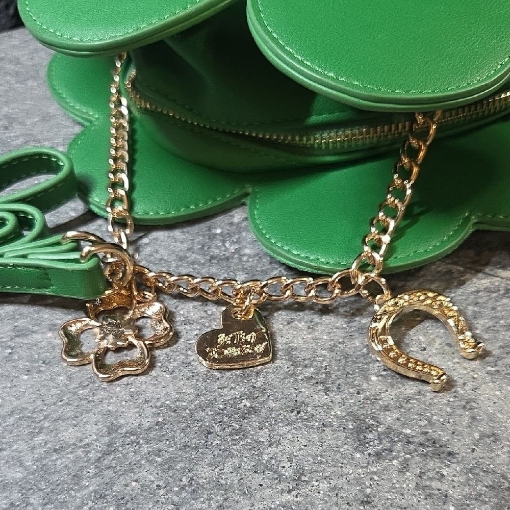 Betsey Johnson Green Clover Crossbody Bag - Picture 2 of 12
